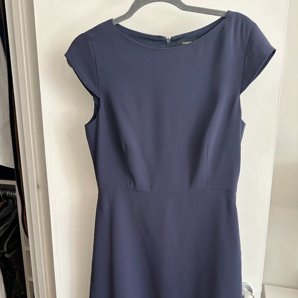 Theory Cap Sleeve Shift  Dress in Modern Crepe